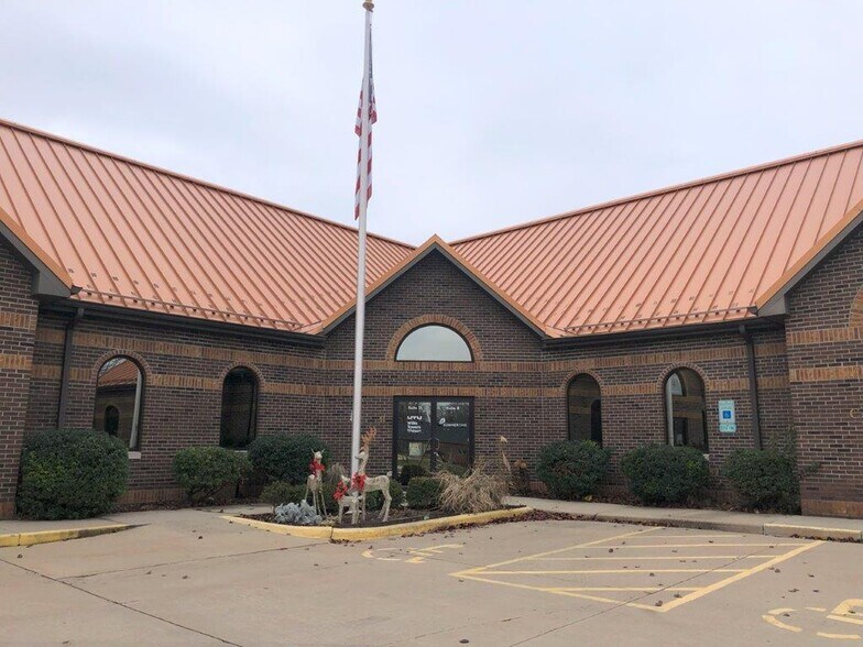 More Photos Of 321 Susan Dr, Normal Office For Lease