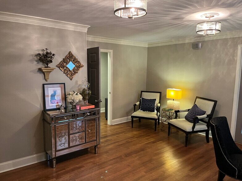 More Photos Of 1061 W Rex Rd, Memphis Office For Sale