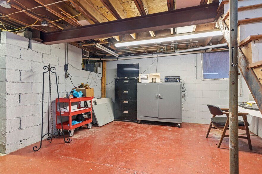 More Photos Of 114 E Lincoln Ave, Mc Donald Storefront For Lease