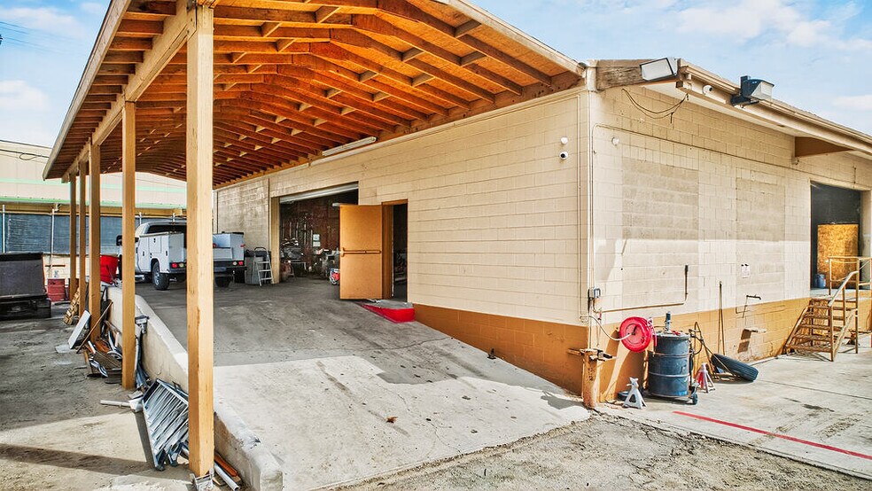 More Photos Of 81500 Industrial Pl, Indio Warehouse For Sale