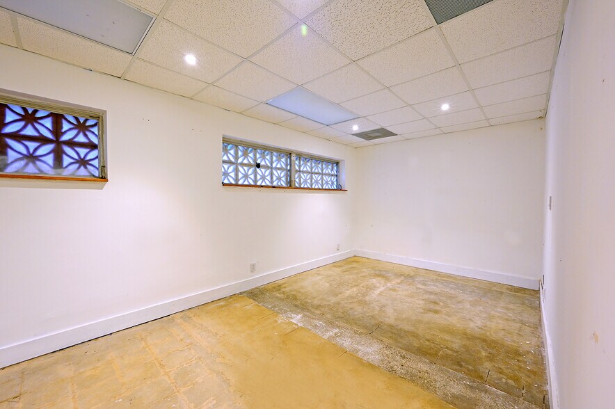 More Photos Of 901 NE 79th St, Miami Office For Lease