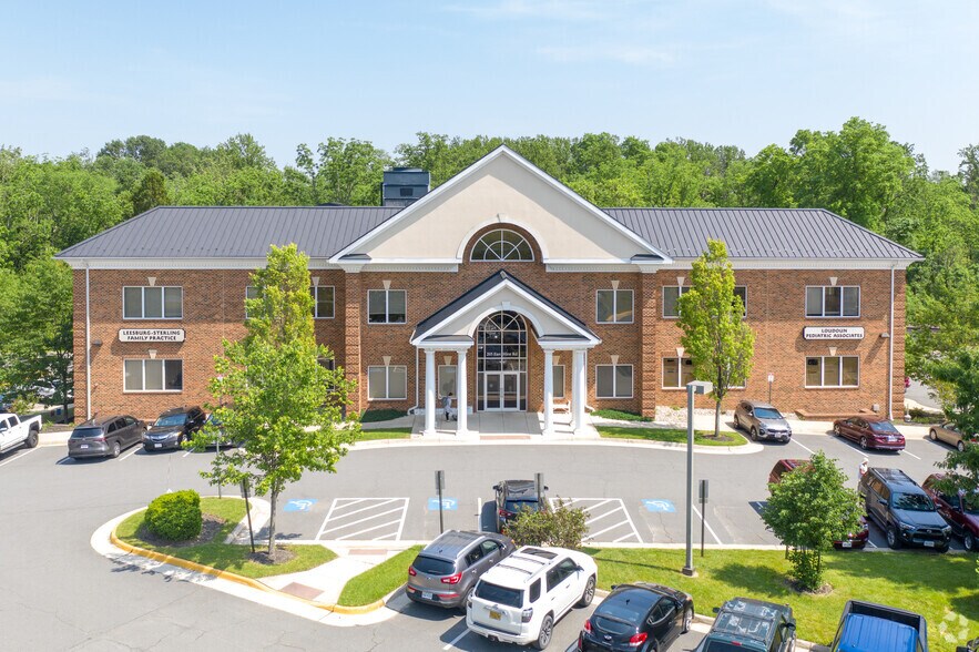 More Photos Of 205 E Hirst Rd, Purcellville Medical For Lease
