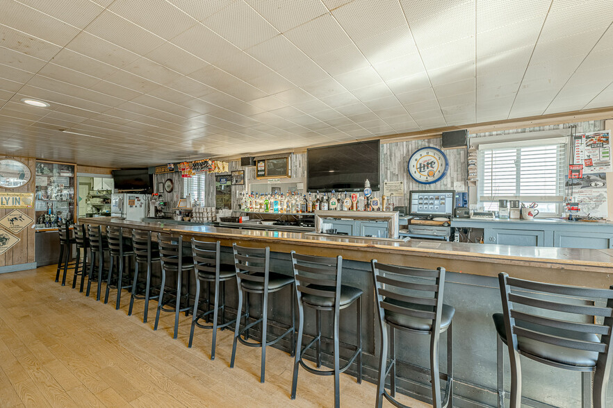 More Photos Of 127 W Main St, Belleville Restaurant For Sale