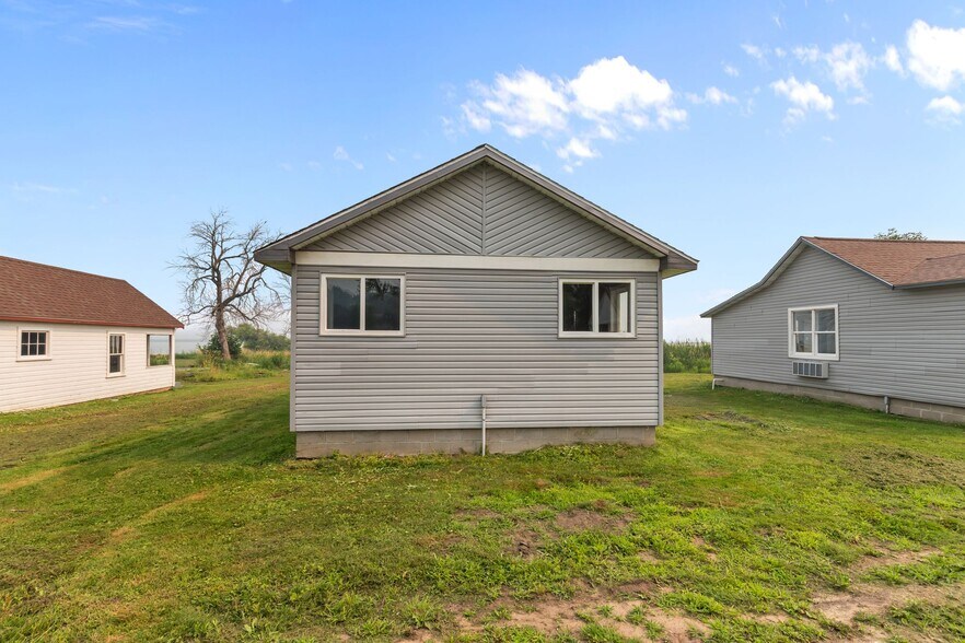 More Photos Of 138 E Front St, Marquette Trailer Camper Park For Sale