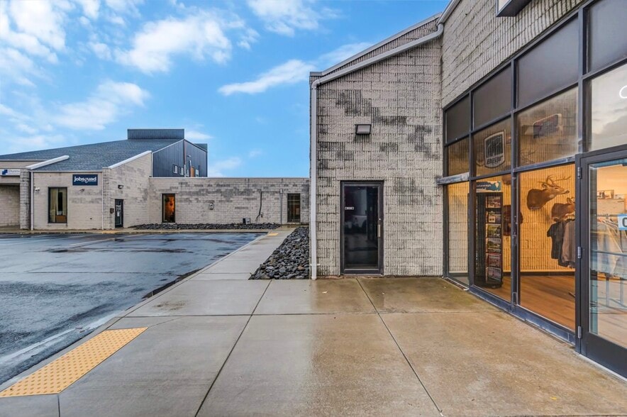 More Photos Of 116-120 Monahan Ave, Dunmore Flex For Lease
