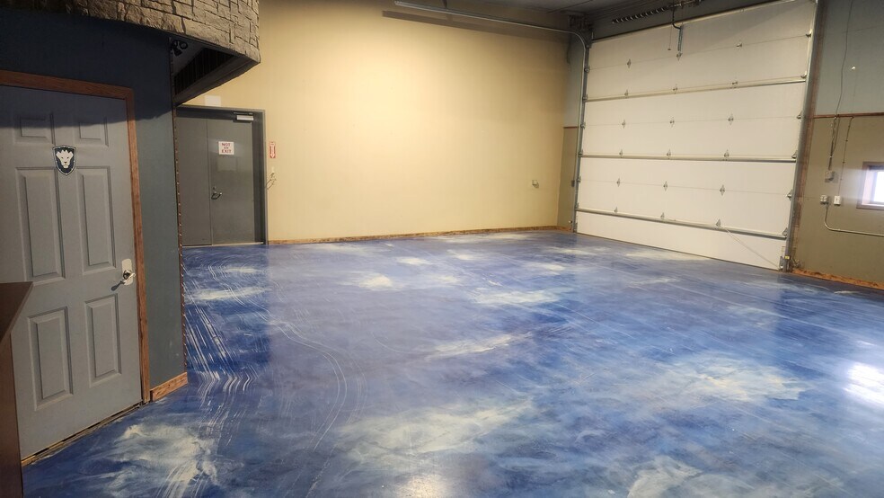 More Photos Of 4401 16th Ave W, Williston Warehouse For Lease