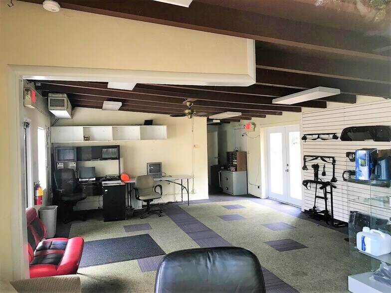 More Photos Of 100 N Dixie Ave, Fruitland Park Storefront Retail Office For Sale