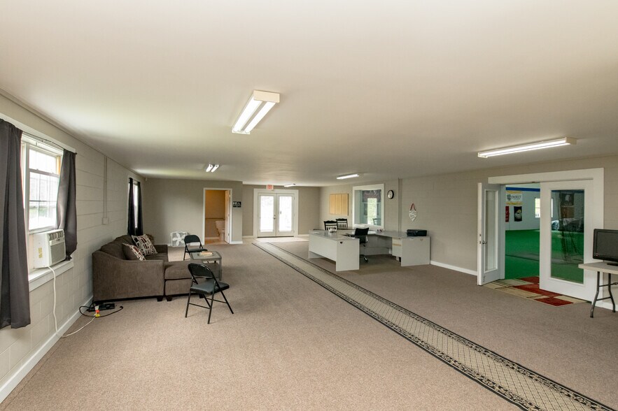 More Photos Of 1266 E Stuart Dr, Hillsville Industrial For Sale