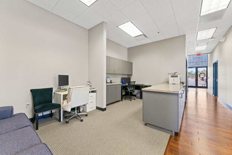 More Photos Of 3945 N Vantage Dr, Fayetteville Office For Sale