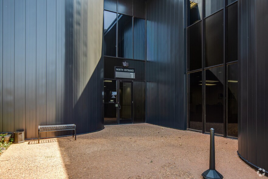 More Photos Of 5500 N Western Ave, Oklahoma City Office For Lease