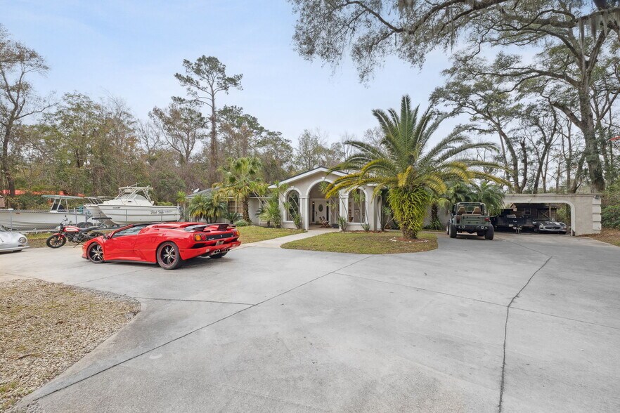 More Photos Of 8463 Beach Blvd, Jacksonville Freestanding For Lease