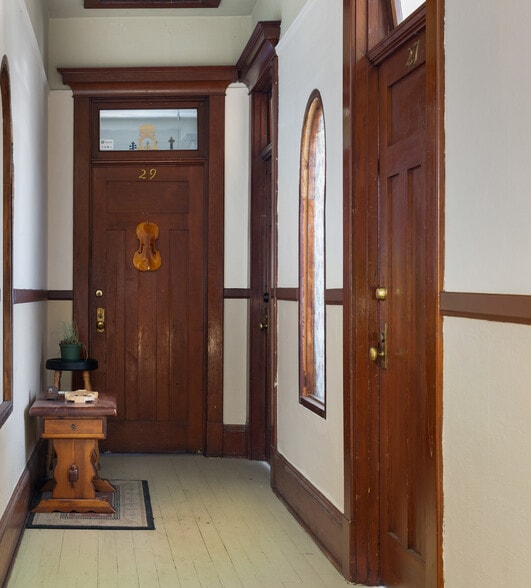 More Photos Of 619 Commercial Ave, Anacortes Storefront Retail Office For Sale