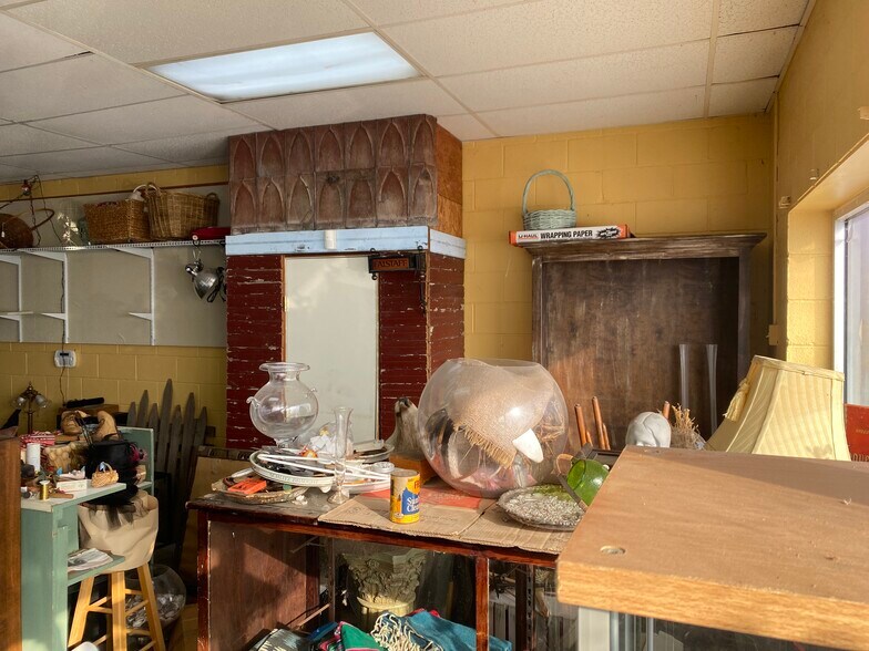 More Photos Of 357 W Austin St, Giddings General Retail For Sale