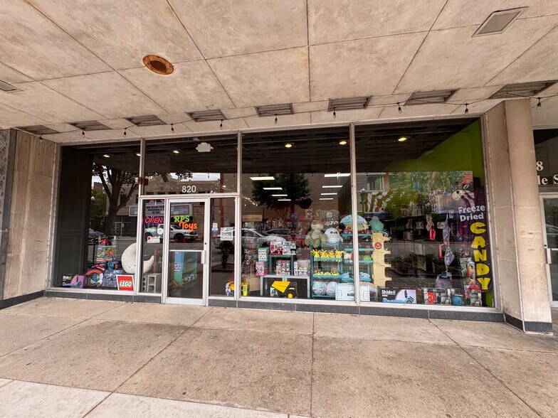 More Photos Of 814-820 La Salle St, Ottawa Storefront For Sale