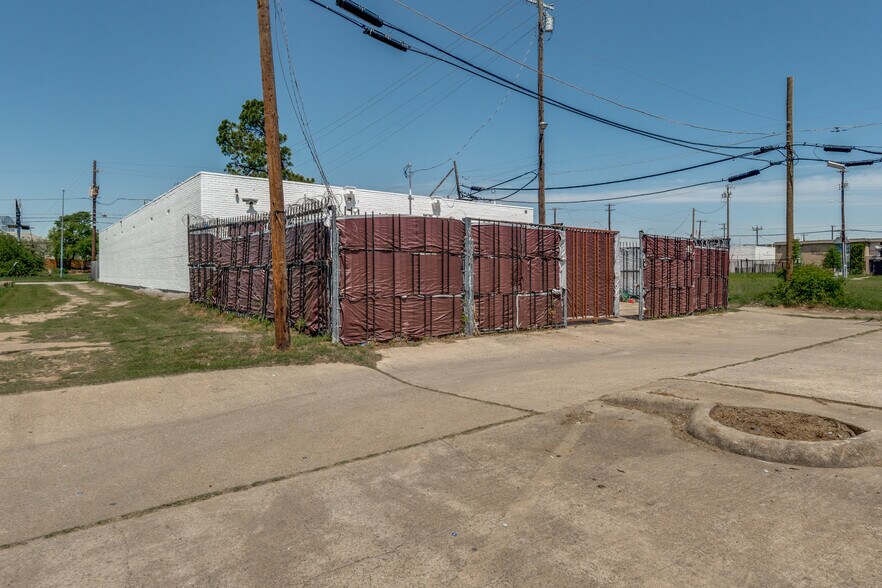 More Photos Of 1420 Martin Luther King Jr Blvd, Dallas Medical For Sale