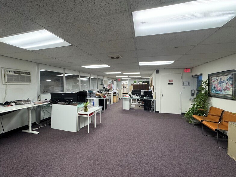 More Photos Of 65 Triangle Blvd, Carlstadt Warehouse For Lease