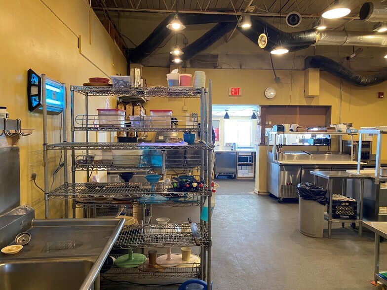 More Photos Of 881 US ROUTE 1, Yarmouth Freestanding For Lease