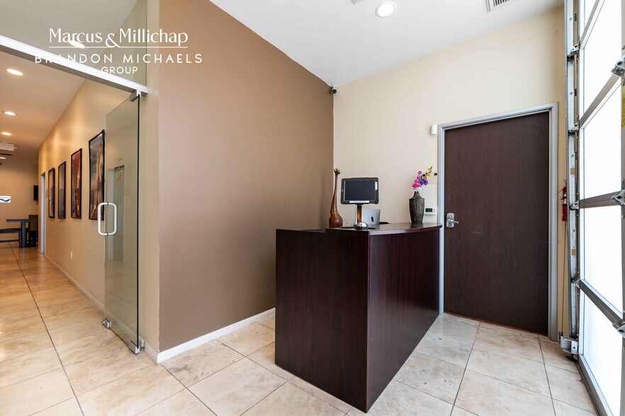More Photos Of 2000 N Buena Vista St, Burbank Loft Creative Space For Sale