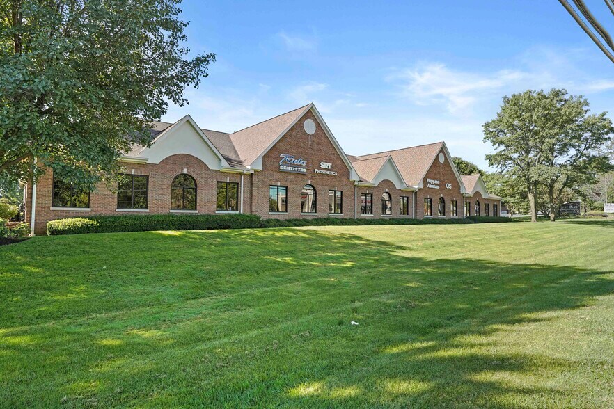 More Photos Of 6475 Washington St, Gurnee Office For Sale