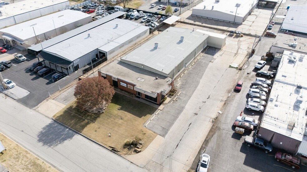 More Photos Of 8118 E 44th St, Tulsa Warehouse For Lease