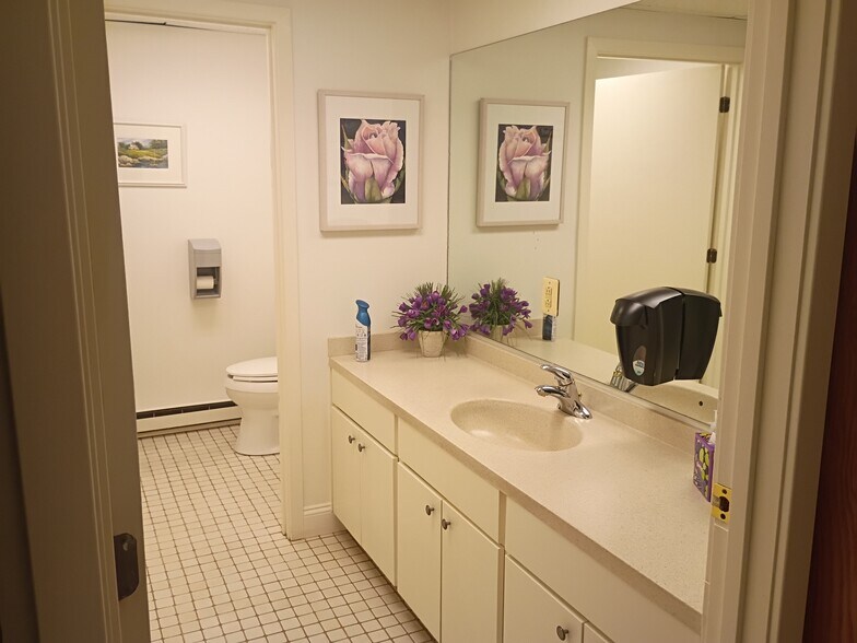 More Photos Of 10 Liberty St, Danvers Office For Sale