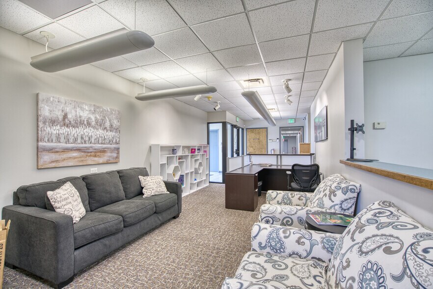 More Photos Of 1110 Boston Ave, Longmont Flex For Sale