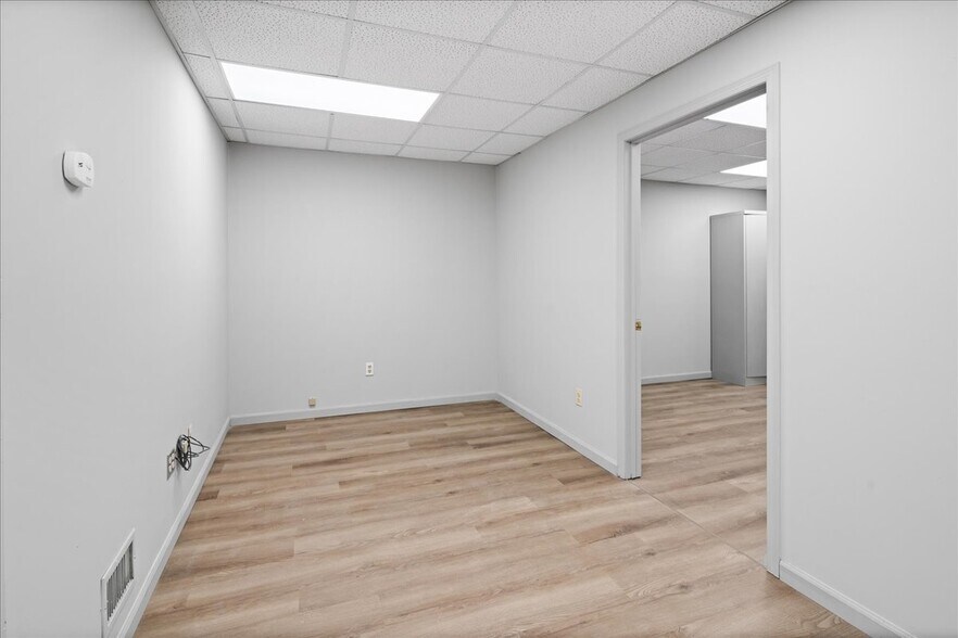 More Photos Of 5 Mountain Blvd, Warren Office For Lease