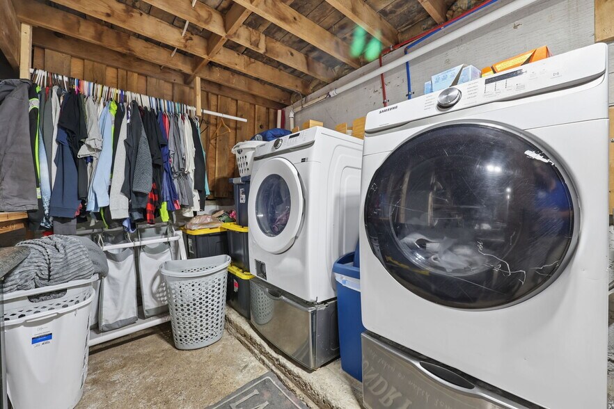 More Photos Of 1520 Island Rd, Circleville Multifamily For Sale