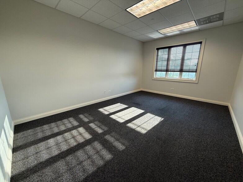 More Photos Of 1880 W Winchester Rd, Libertyville Medical For Sale