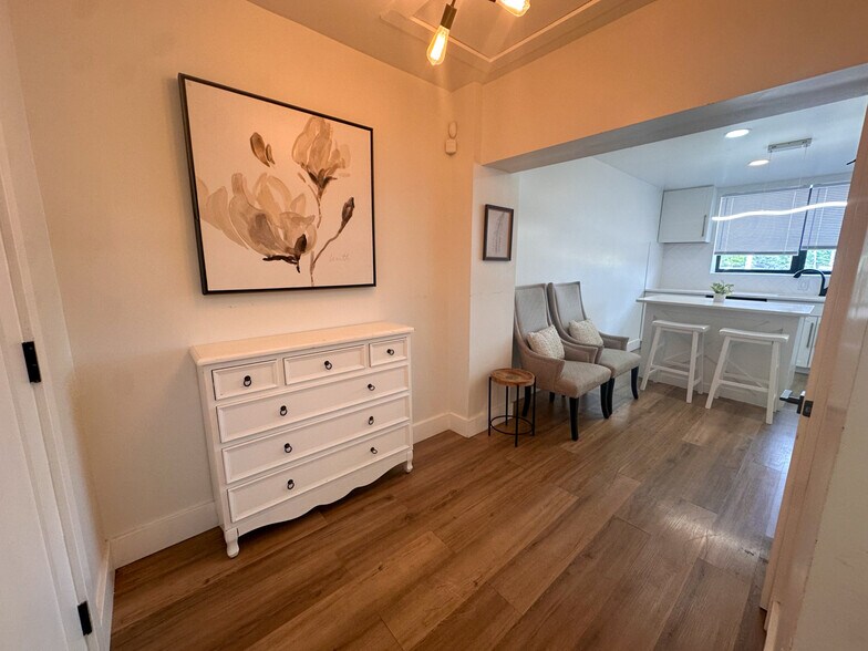 More Photos Of 2709 Westerville Rd, Columbus Light Manufacturing For Sale