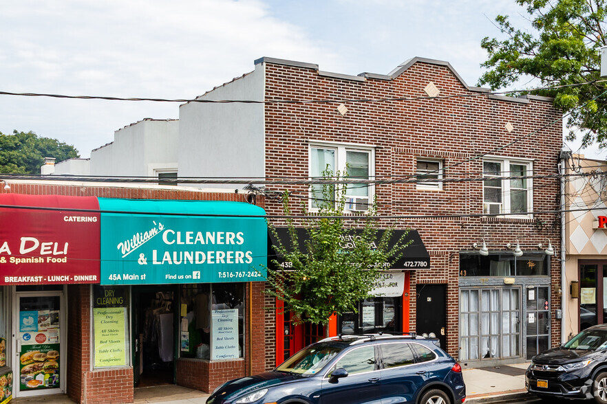 Primary Photo Of 43 Main St, Port Washington General Retail For Lease