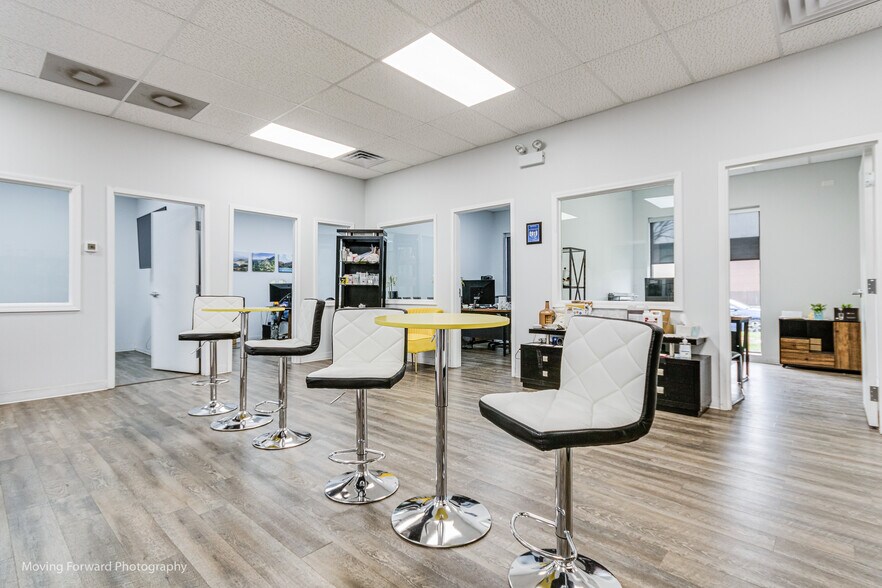 More Photos Of 1340 Louis Ave, Elk Grove Village Warehouse For Lease