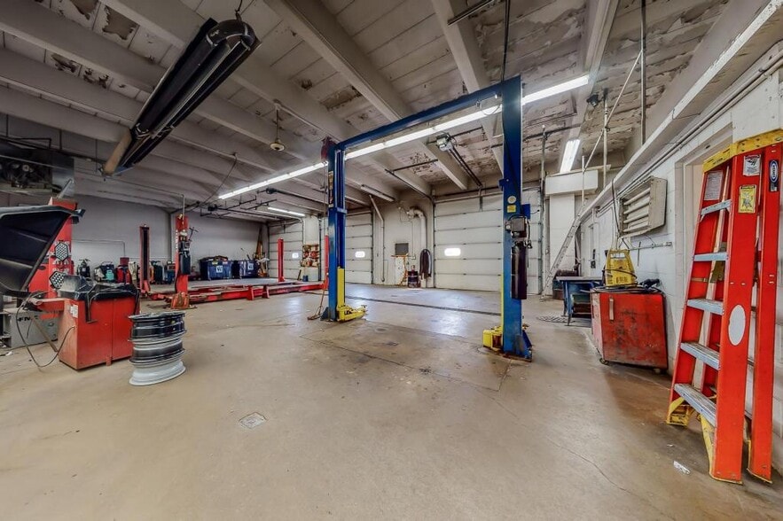 More Photos Of 206 N Highway Ave, Blooming Prairie Service For Sale