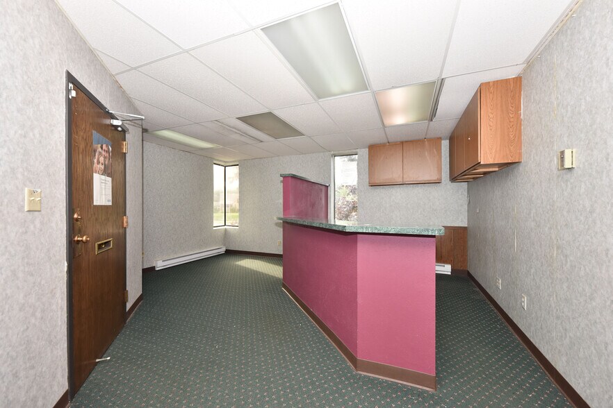 More Photos Of 7400 W Brown Deer Rd, Milwaukee Office For Sale