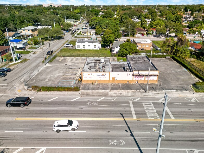 More Photos Of 2381-2389 NW 54th St, Miami Freestanding For Lease