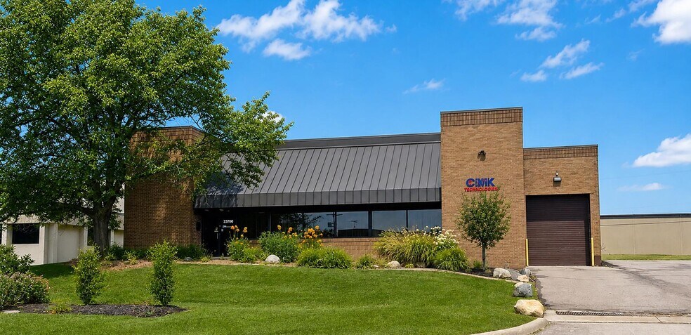 More Photos Of 23700 Research Dr, Farmington Hills Warehouse For Lease