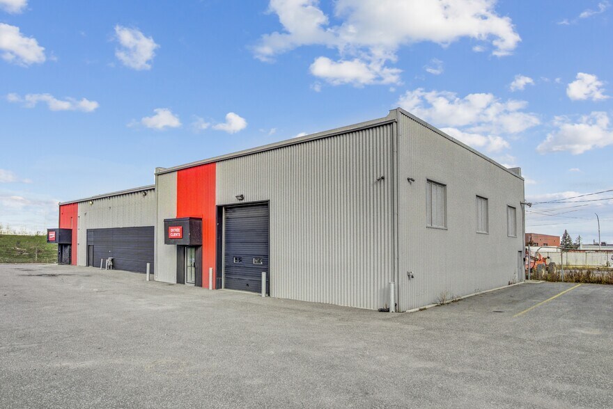 More Photos Of 1550-1560 Rue Michelin, Laval Self Storage For Sale