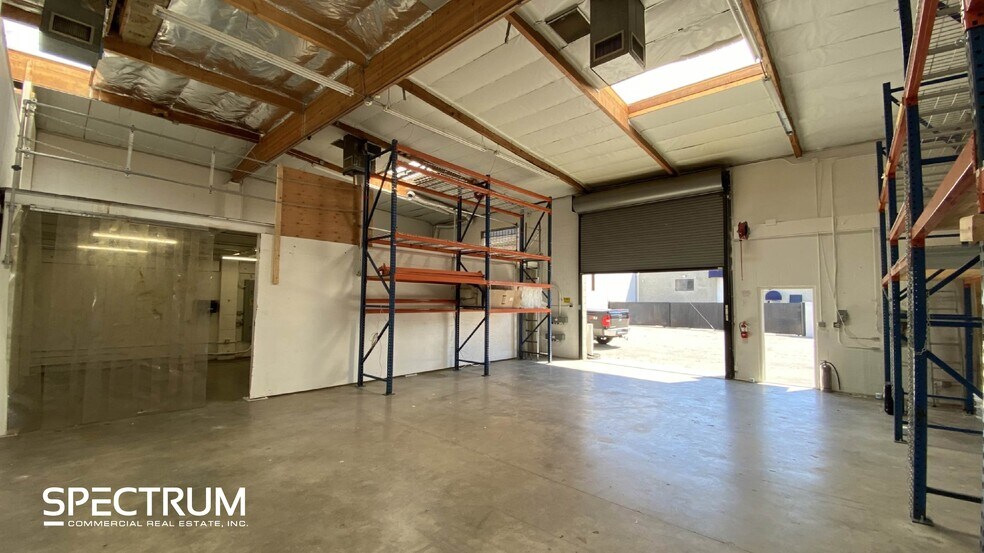 More Photos Of 7002 Sophia Ave, Van Nuys Showroom For Lease