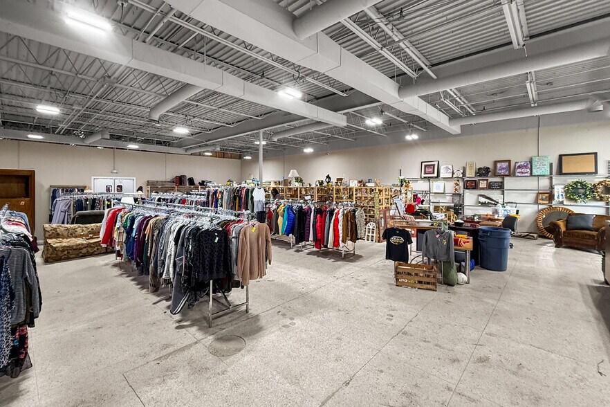 More Photos Of 1810 1st Ave E, Newton General Retail For Sale