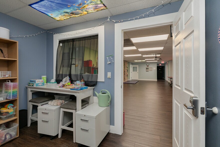 More Photos Of 500 W Daniels St, Ozark Office For Sale