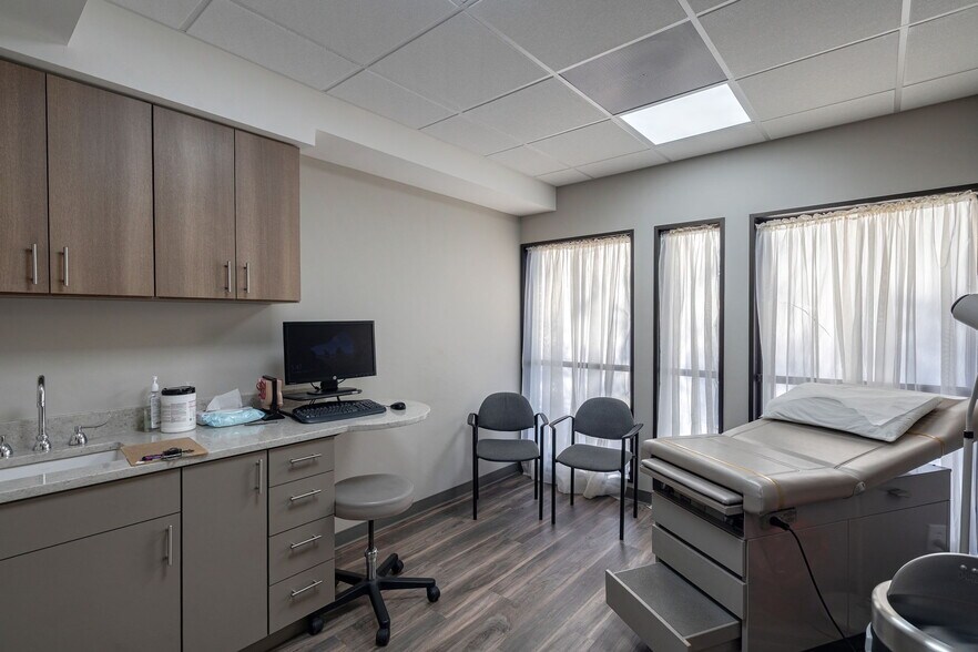 More Photos Of 195 King Ave, Athens Medical For Lease