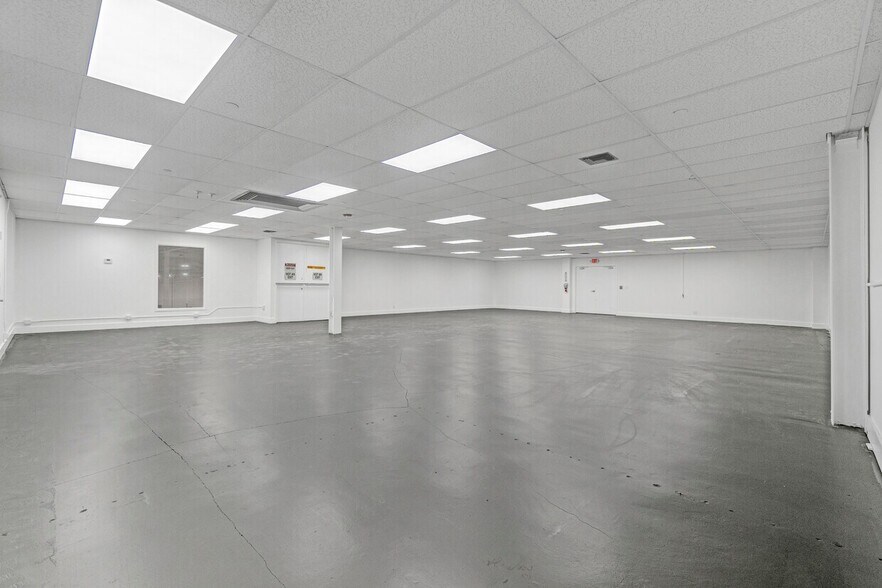 More Photos Of 1910 NW 97th Ave, Miami Distribution For Lease