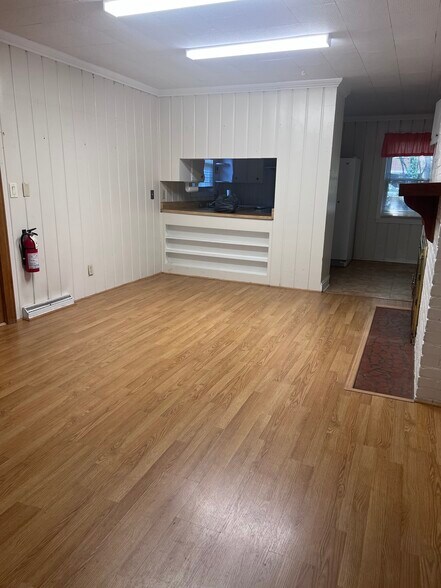 More Photos Of 1 Elizabeth Dr, Greenville Freestanding For Sale