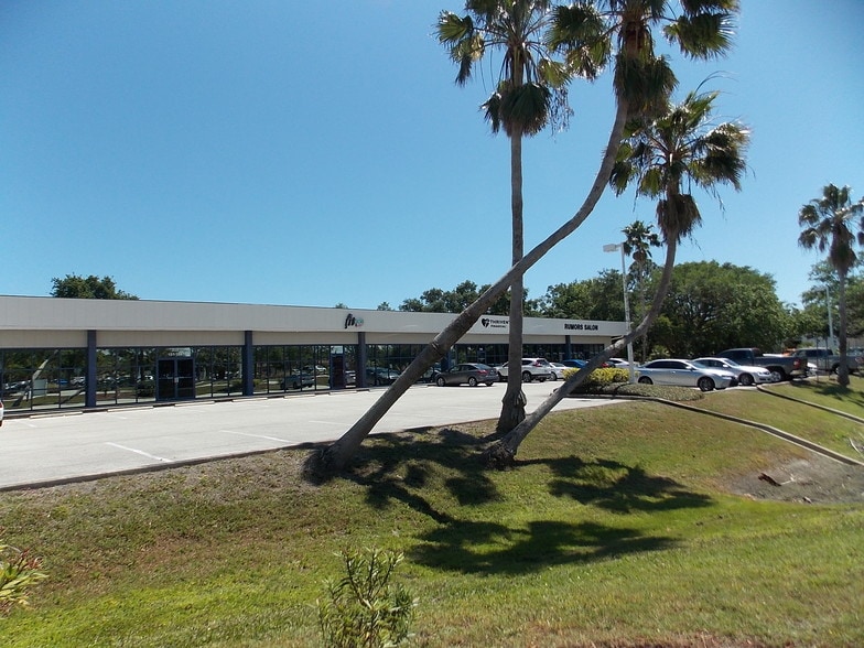 More Photos Of 335 Pineda Ct, Melbourne Unknown For Lease