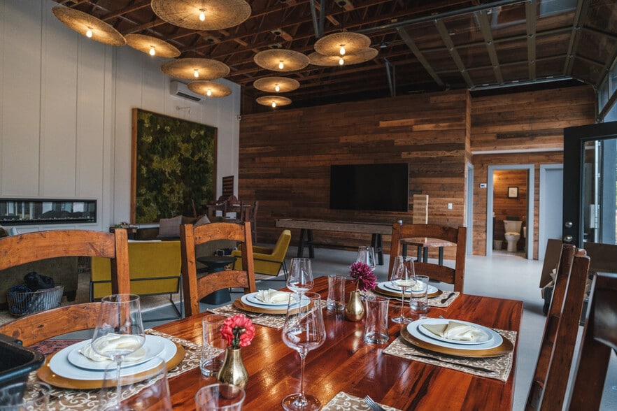 More Photos Of 20300 NE Highway 240, Newberg Hotel For Sale