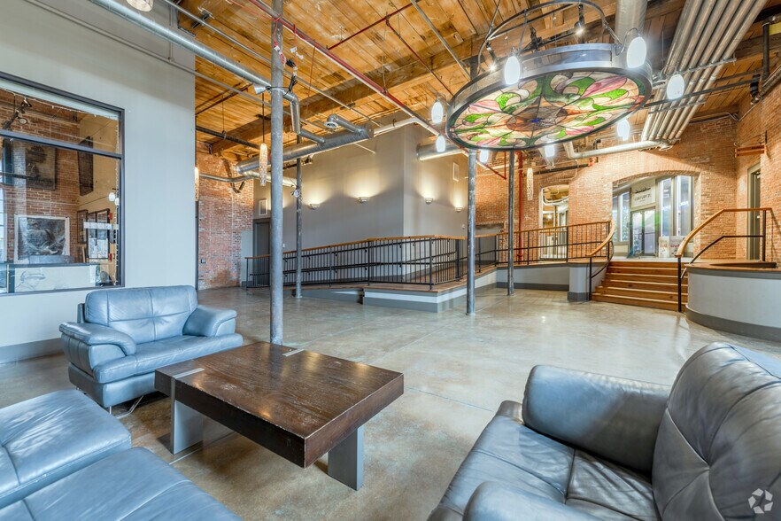 Primary Photo Of 1082 Davol St, Fall River Apartments For Lease