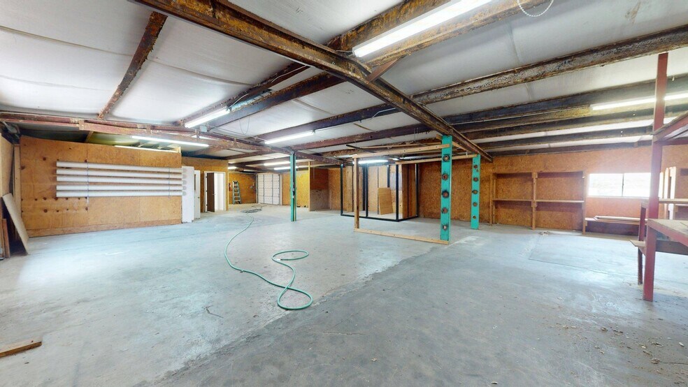 More Photos Of 1602 FM 1431, Marble Falls Showroom For Sale