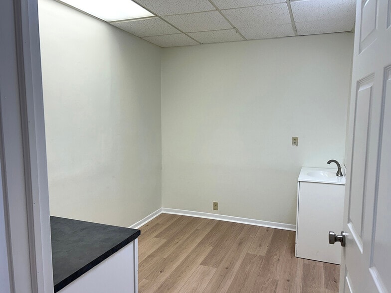 More Photos Of 4501 N Armenia Ave, Tampa Medical For Lease