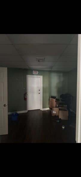 More Photos Of 113 N Parking Pl, Lake Jackson General Retail For Lease