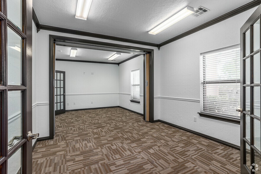 More Photos Of 9400 S I-35 Service Rd, Moore Office For Sale